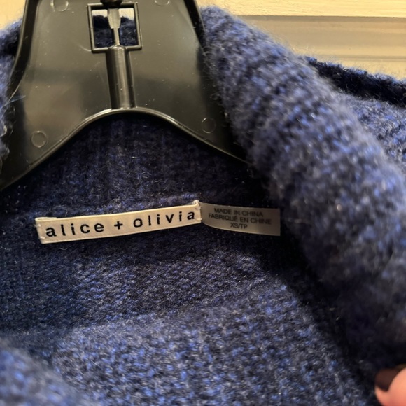 Alice + Olivia - Franklyn Turtleneck Pullover in Navy Multi - Picture 8 of 14